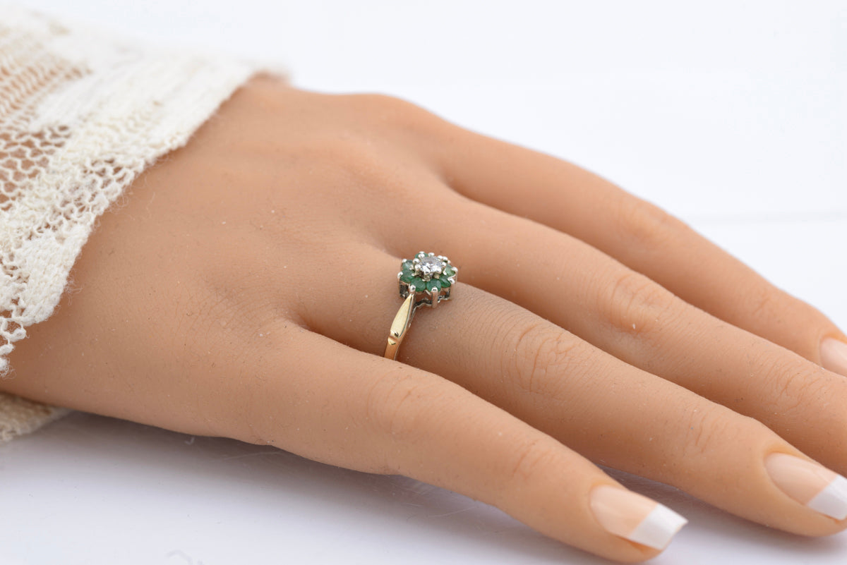 Vintage 9ct Gold & Silver Ring With Natural Emerald Halo Hallmarked 1989 (B2384)