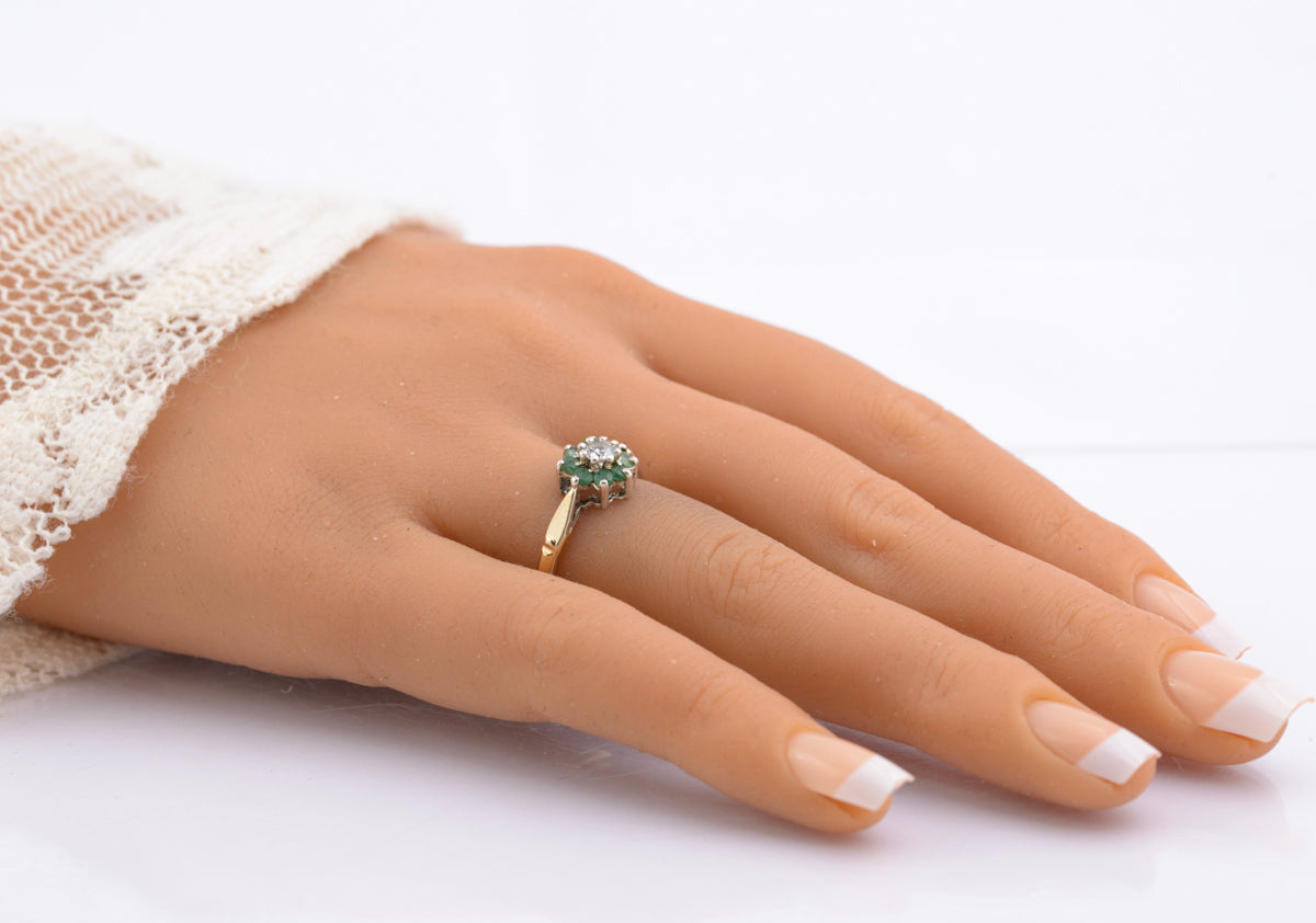 Vintage 9ct Gold & Silver Ring With Natural Emerald Halo Hallmarked 1989 (B2384)