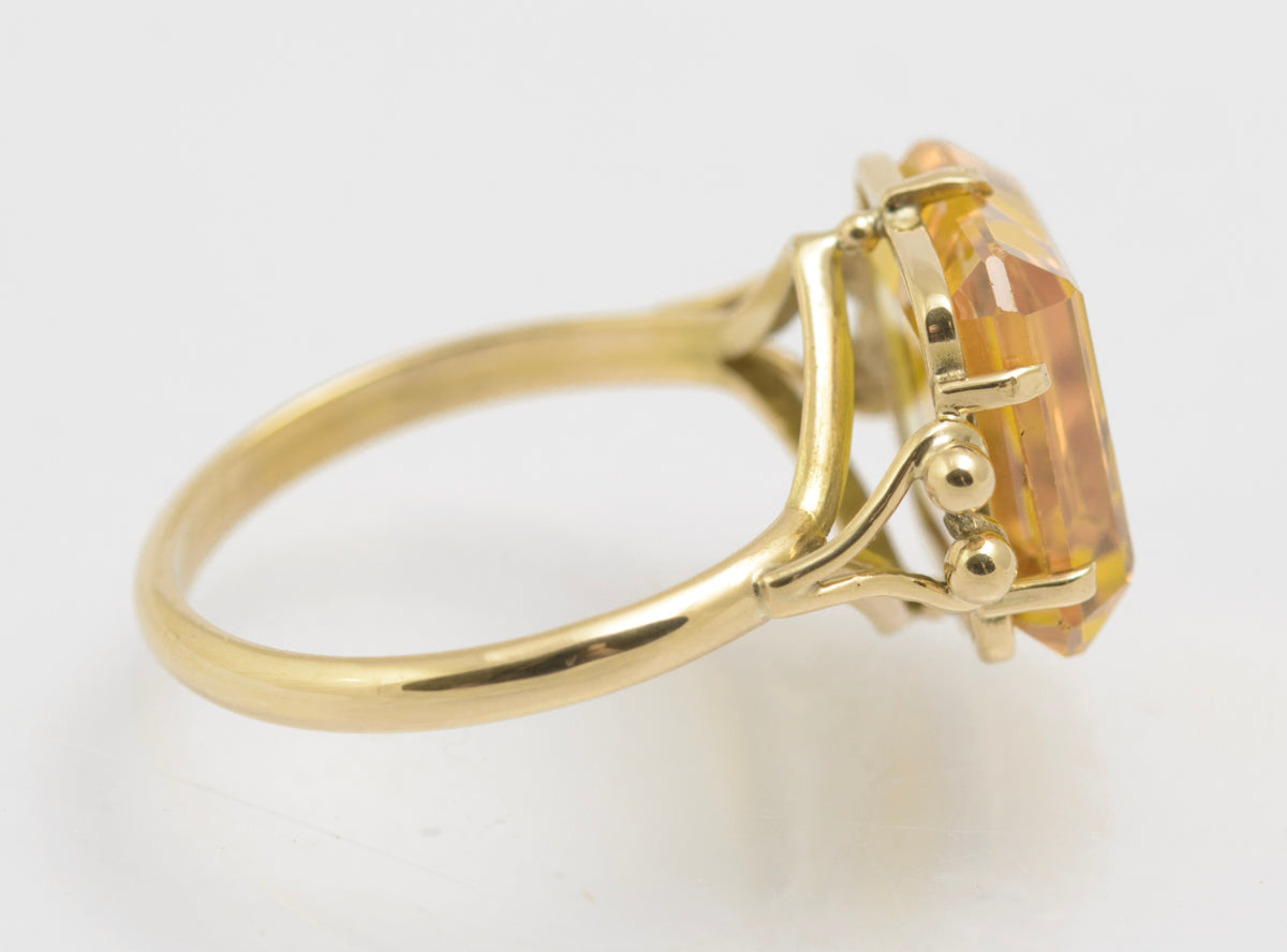 Vintage 9ct Yellow Gold & Square Cut Orange-Yellow Sapphire Ring (B2407)