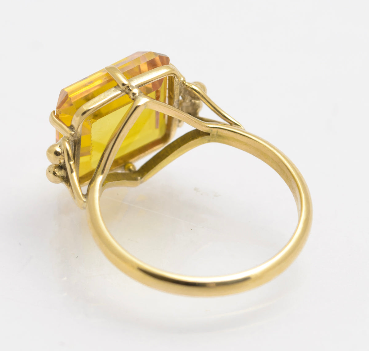 Vintage 9ct Yellow Gold & Square Cut Orange-Yellow Sapphire Ring (B2407)