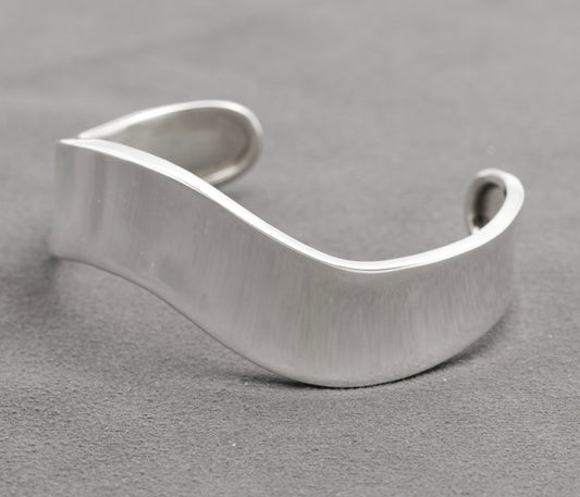 Stylish Vintage Mexican Wave Bangle Bracelet In Sterling Silver Hallmarked 1996 (B2414)