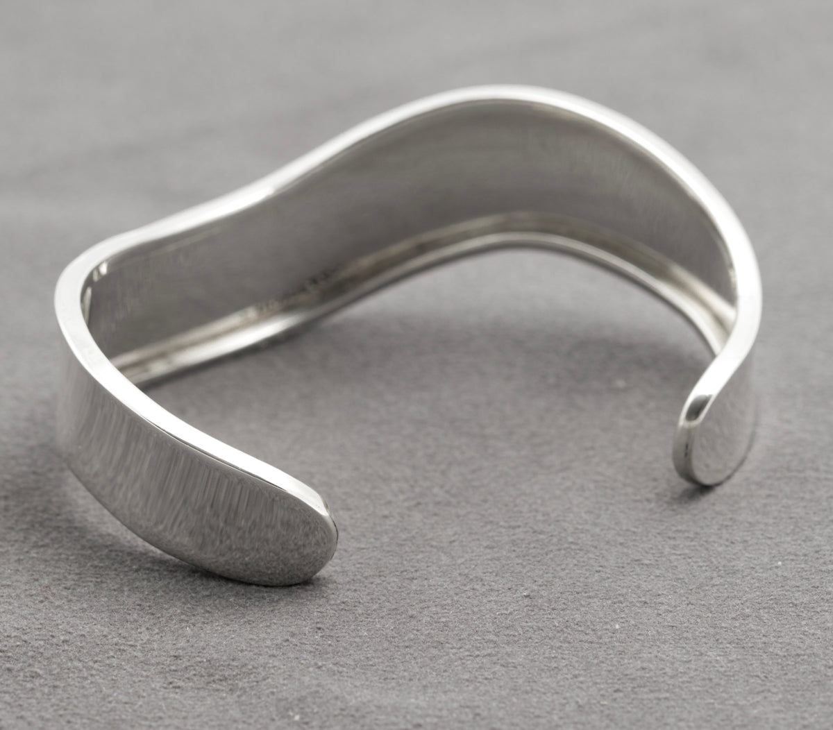 Stylish Vintage Mexican Wave Bangle Bracelet In Sterling Silver Hallmarked 1996 (B2414)
