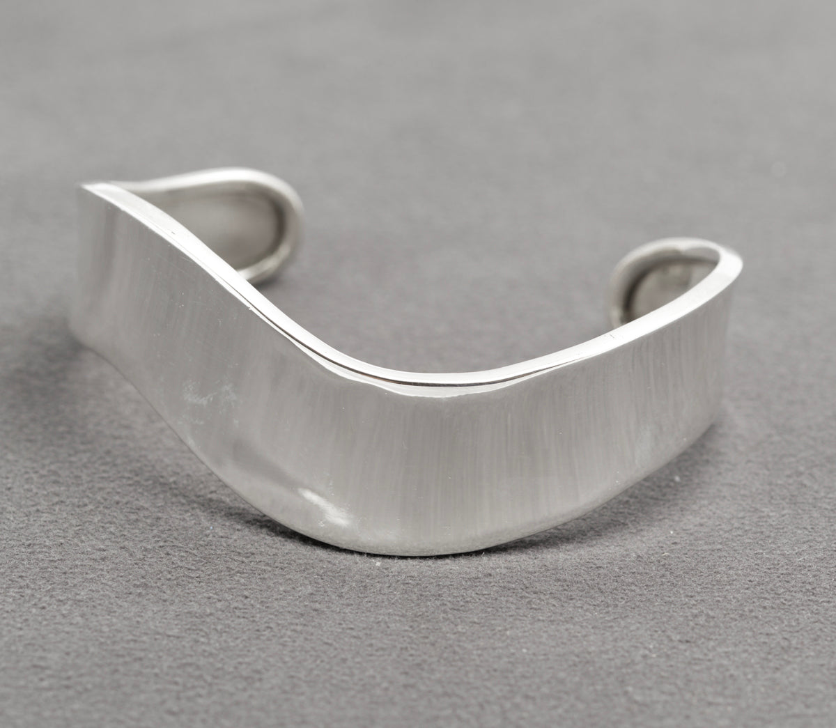 Stylish Vintage Mexican Wave Bangle Bracelet In Sterling Silver Hallmarked 1996 (B2414)