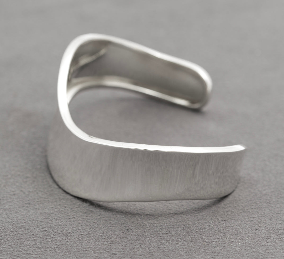 Stylish Vintage Mexican Wave Bangle Bracelet In Sterling Silver Hallmarked 1996 (B2414)