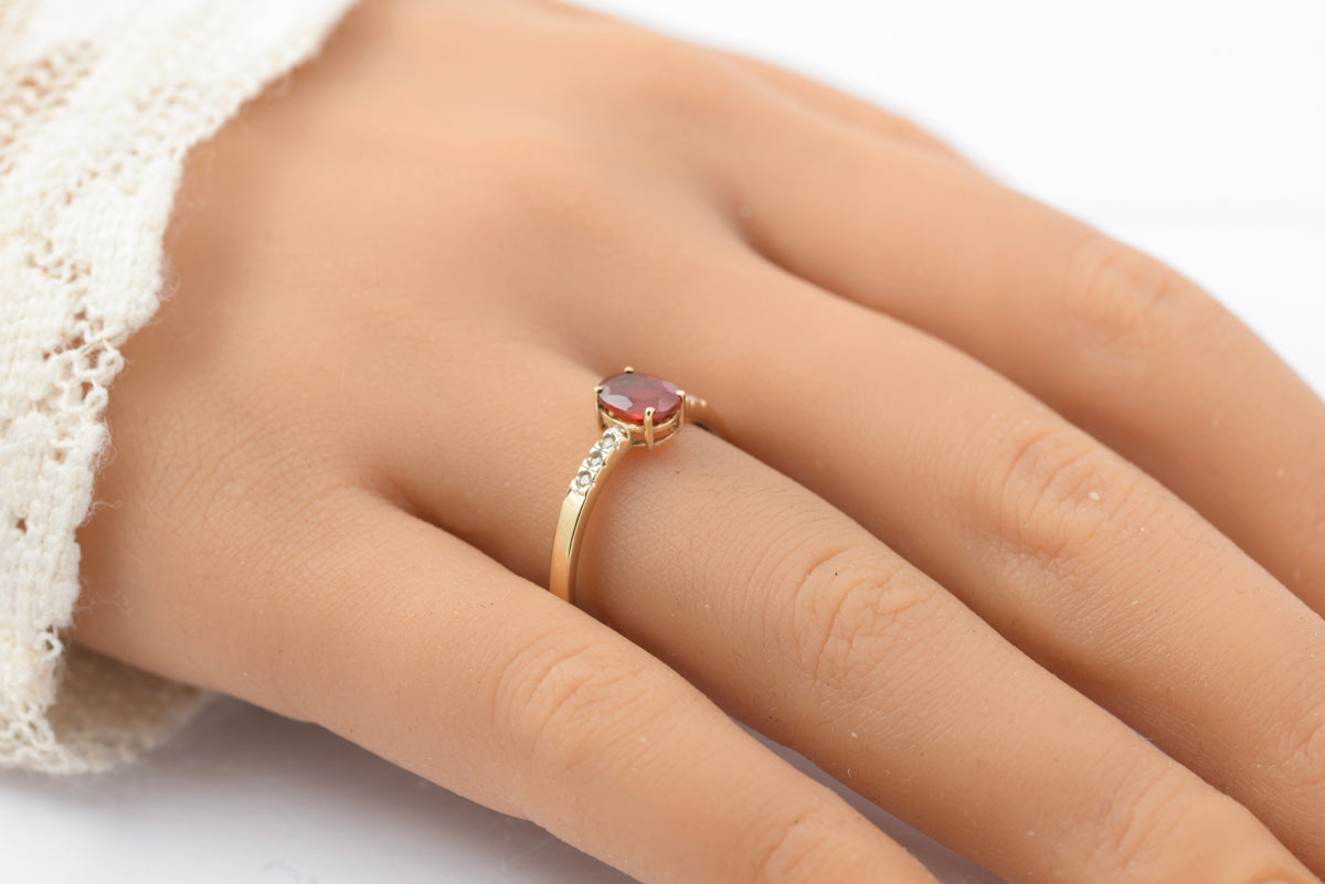 9ct Gold & Natural Spessartite Orange Garnet & Diamond Shoulders Ring Size S (B2443)
