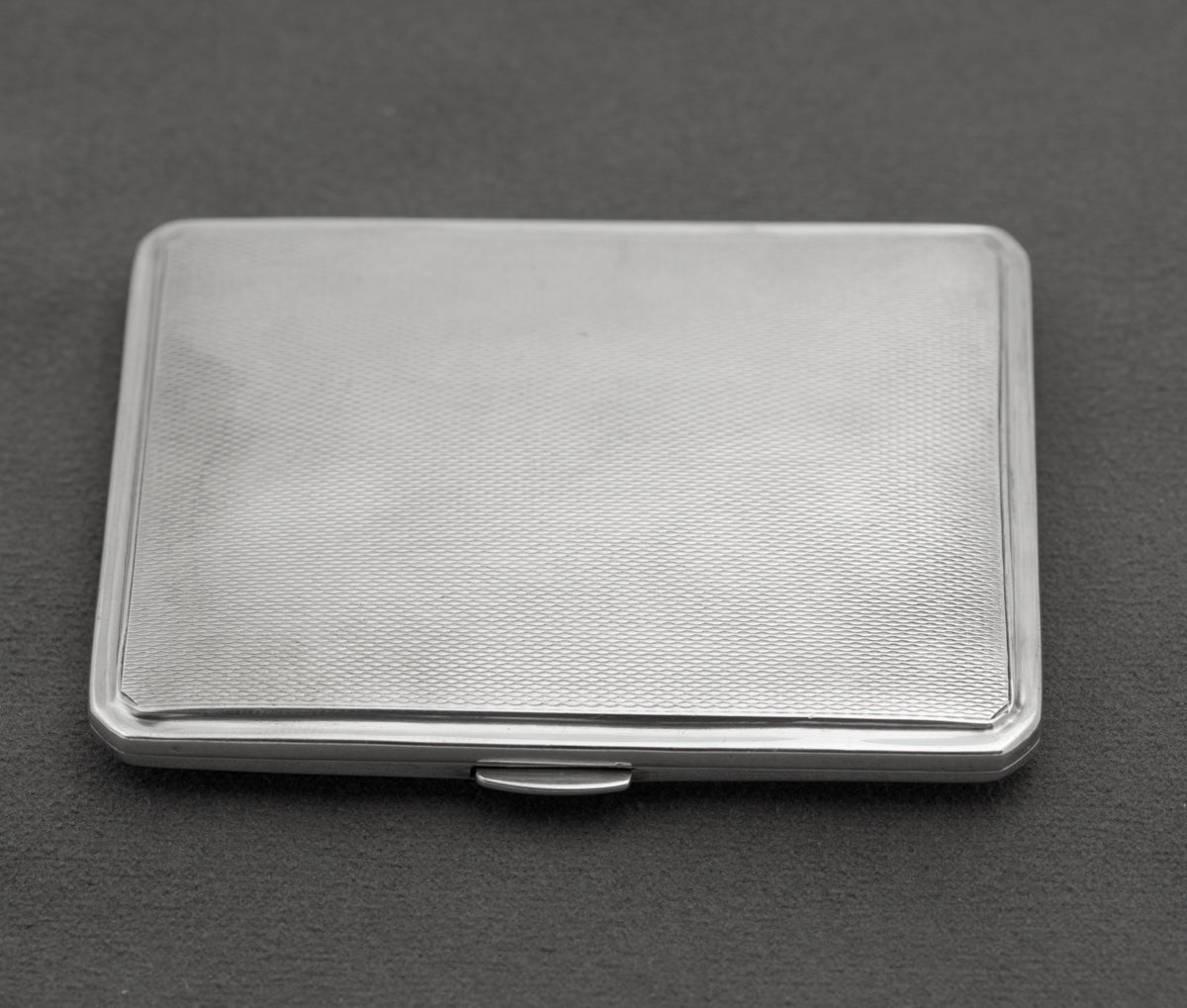 Art Deco Sterling Silver Cigarette Case Hallmarked London 1937 Engine Turned (B2451)