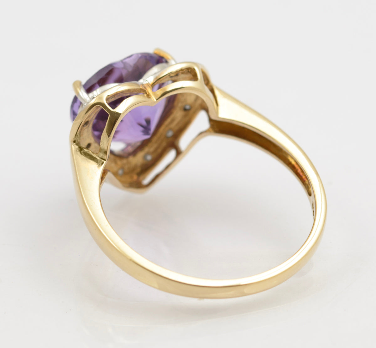 Vintage 9ct Gold & Large Heart Cut Amethyst & Diamond Halo Ring Size P (B2512)