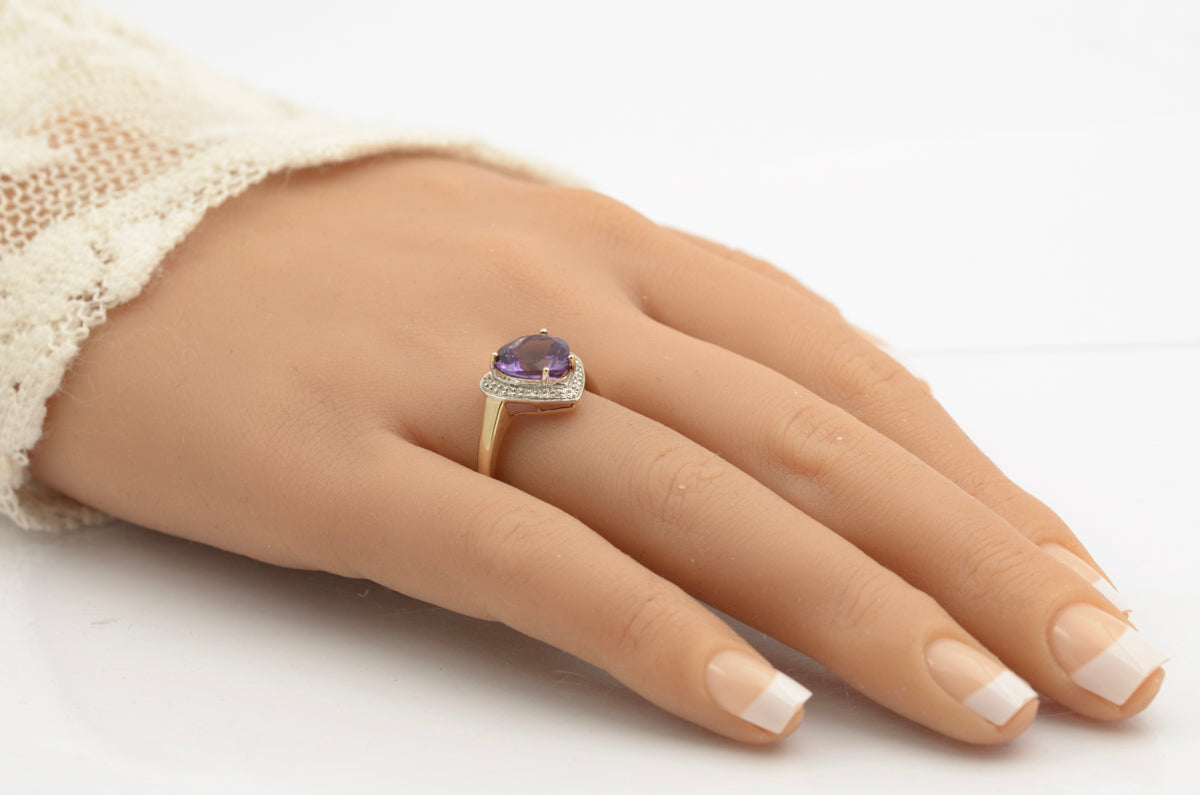 Vintage 9ct Gold & Large Heart Cut Amethyst & Diamond Halo Ring Size P (B2512)