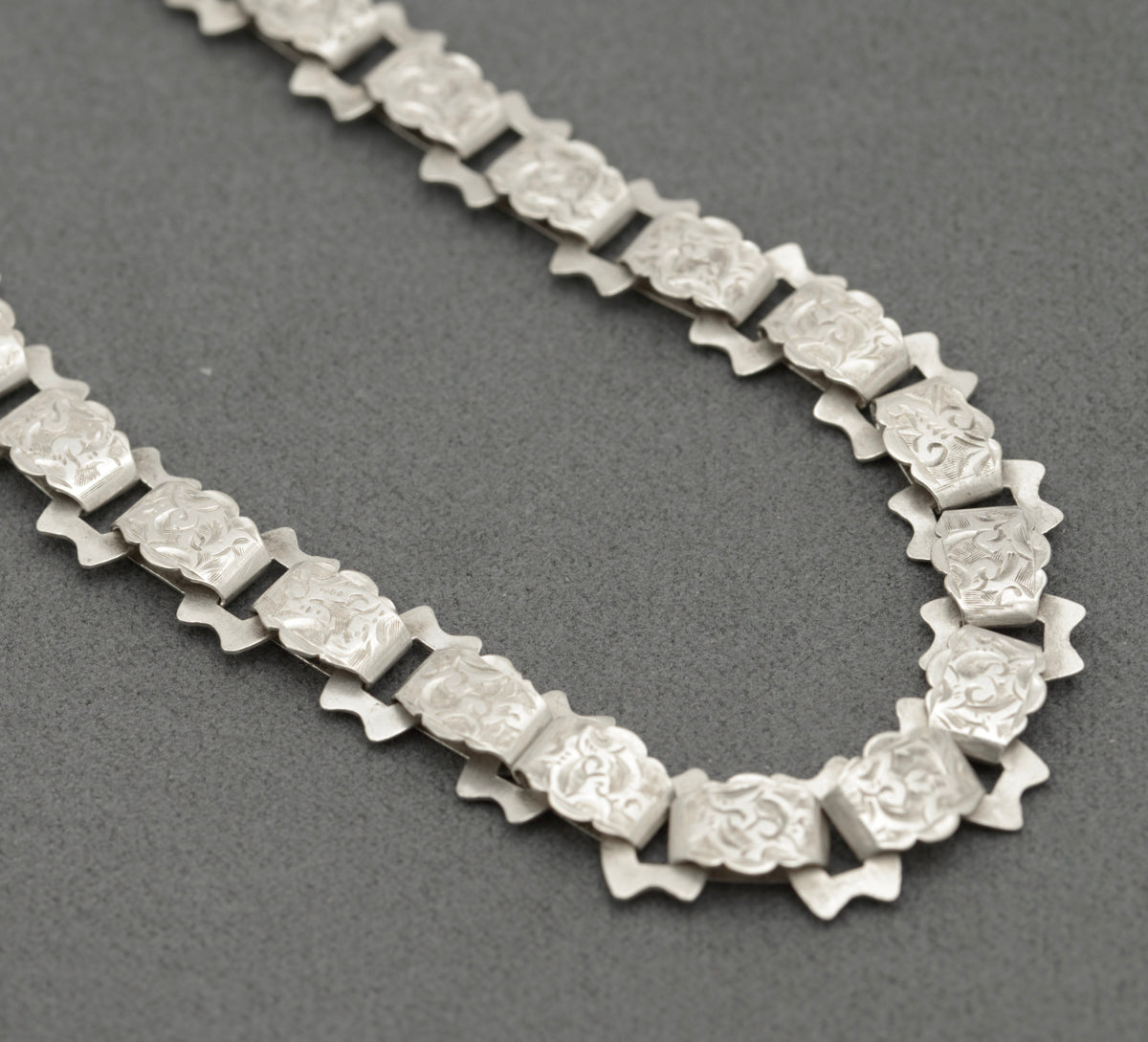 Antique Victorian Sterling Silver Locket & Fancy Link Book Chain Necklace (B2513)