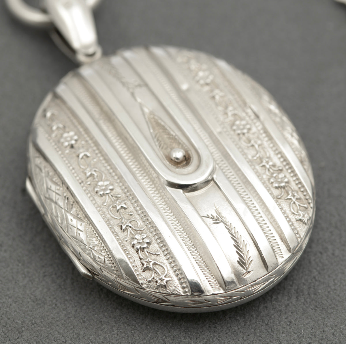 Antique Victorian Sterling Silver Locket & Fancy Link Book Chain Necklace (B2513)