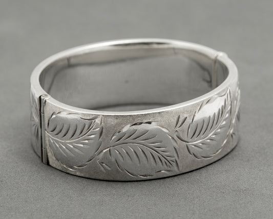 Vintage Sterling Silver Bangle Bright Cut Leaves Hallmarked 1972 Patent (B2523)