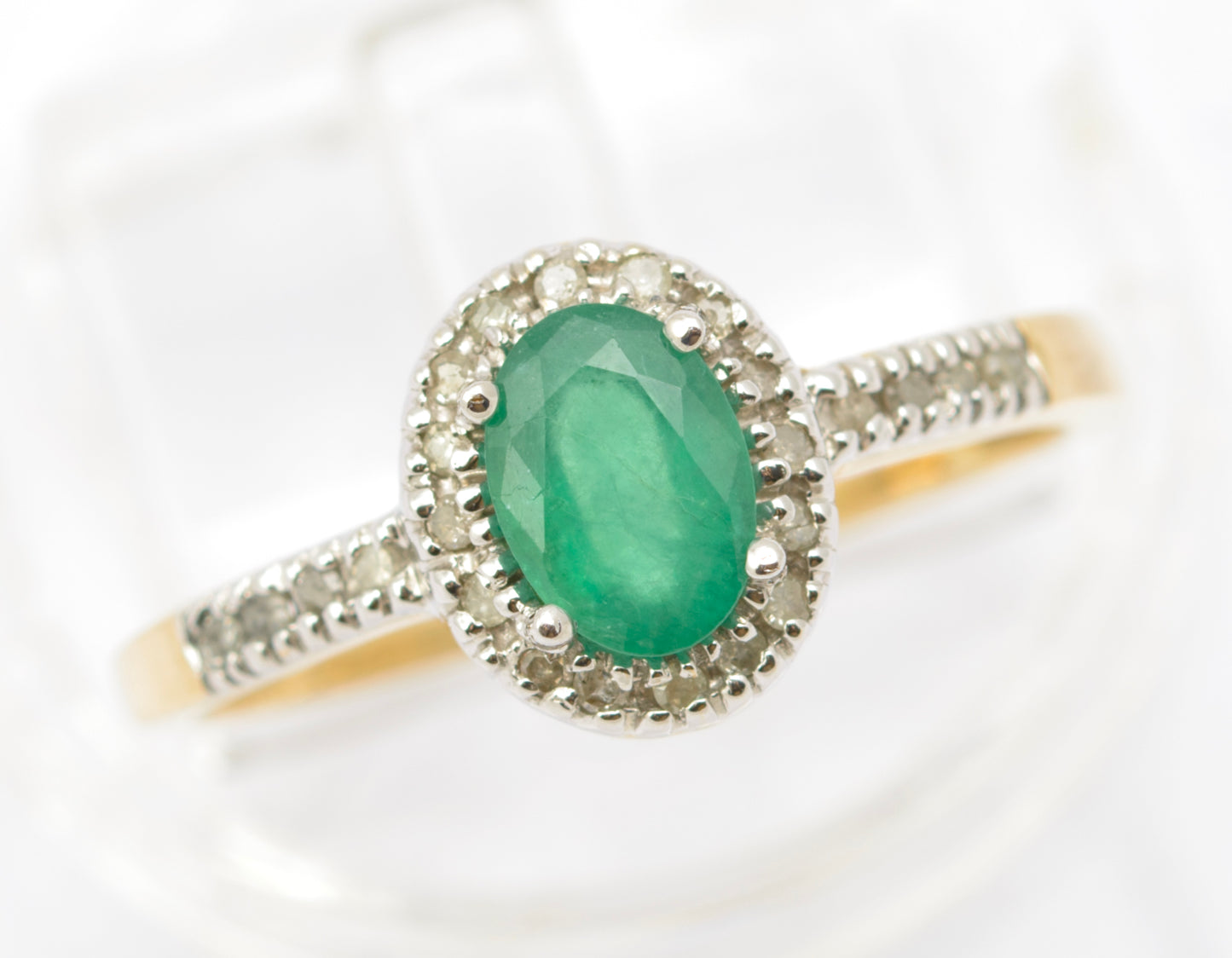 Vintage 9ct Gold & Natural Emerald Gemstone Ring With Diamond Halo & Shoulders (B2546)