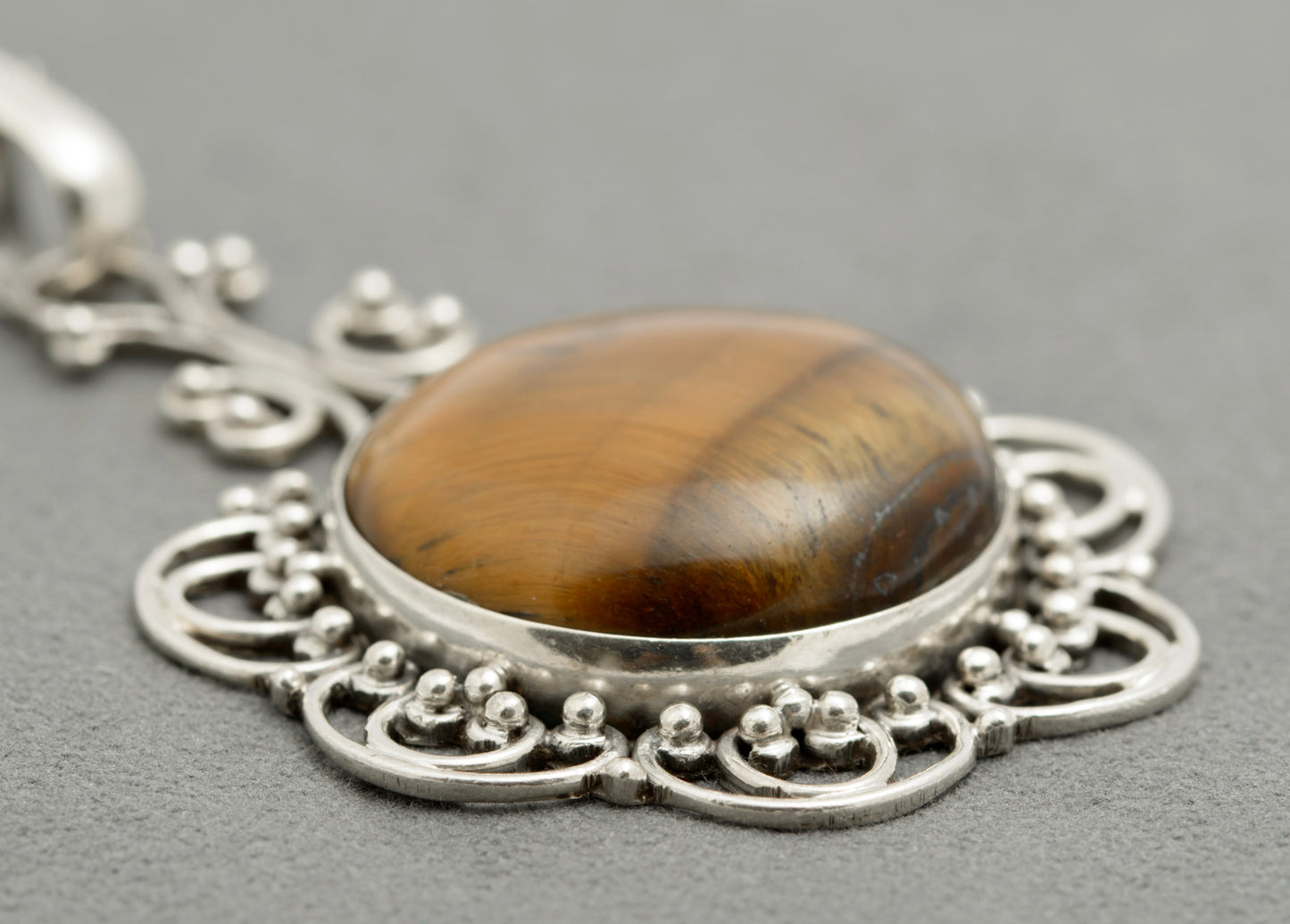 Vintage Sterling Silver & Large Natural Tigers Eye Cabochon Pendant Necklace (B2586)