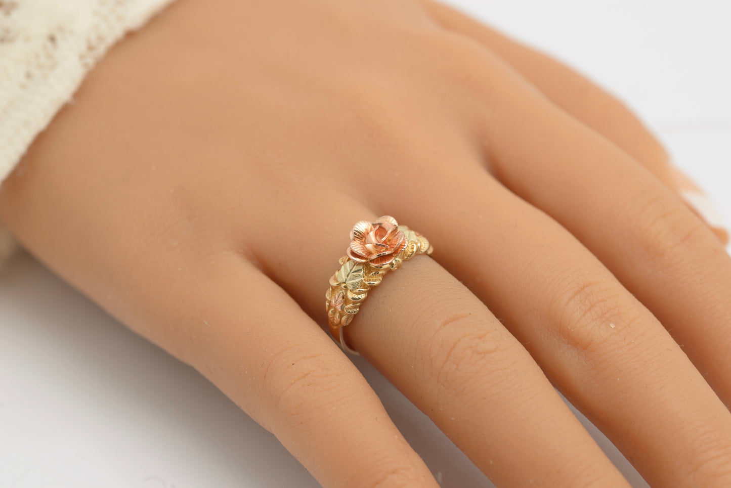 Black Hills 10K Tri Coloured Gold Ring Flower & Leaves Original Box/Certificate (C2675)