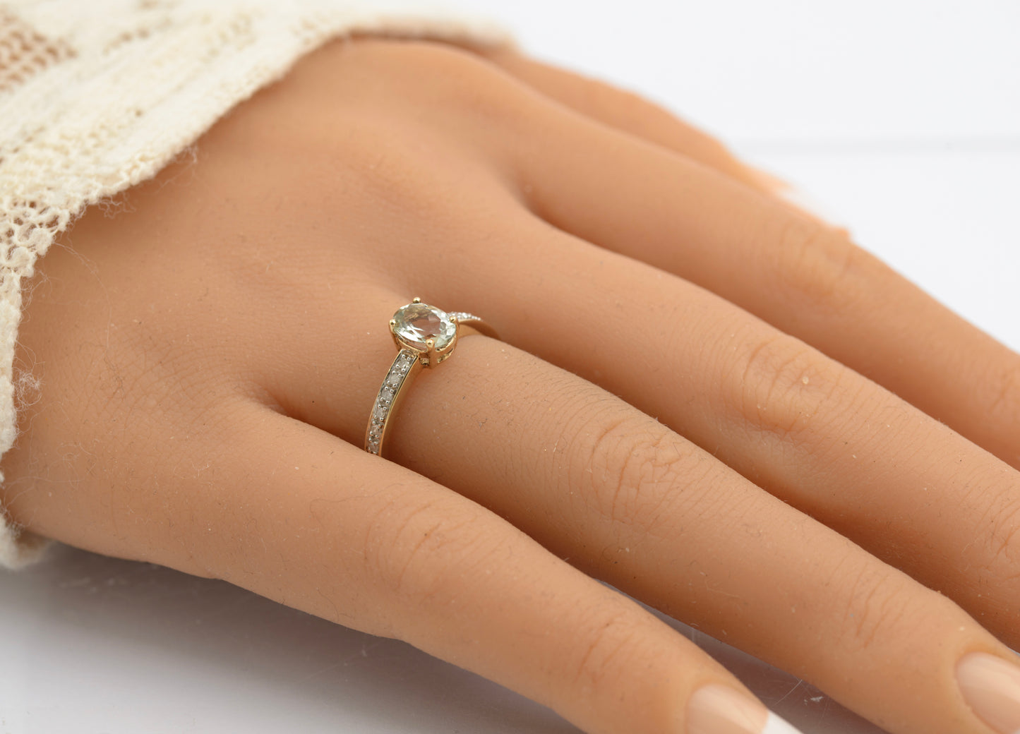 Vintage 9ct Gold & Aquamarine Gemstone Ring With Diamond Shoulders Size O (C2694)