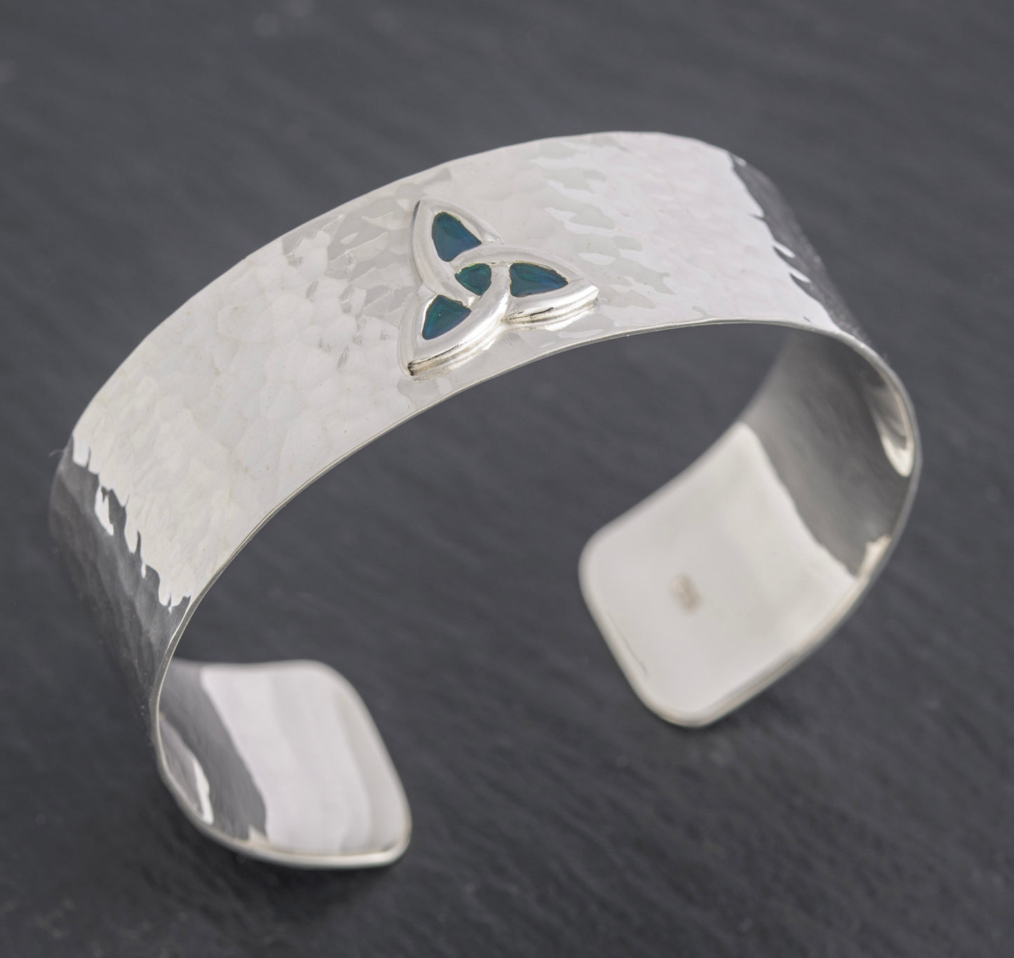 Vintage Planished 925 Sterling Silver & Peacock Enamel Arts & Crafts Design Handmade Bangle (C2741)