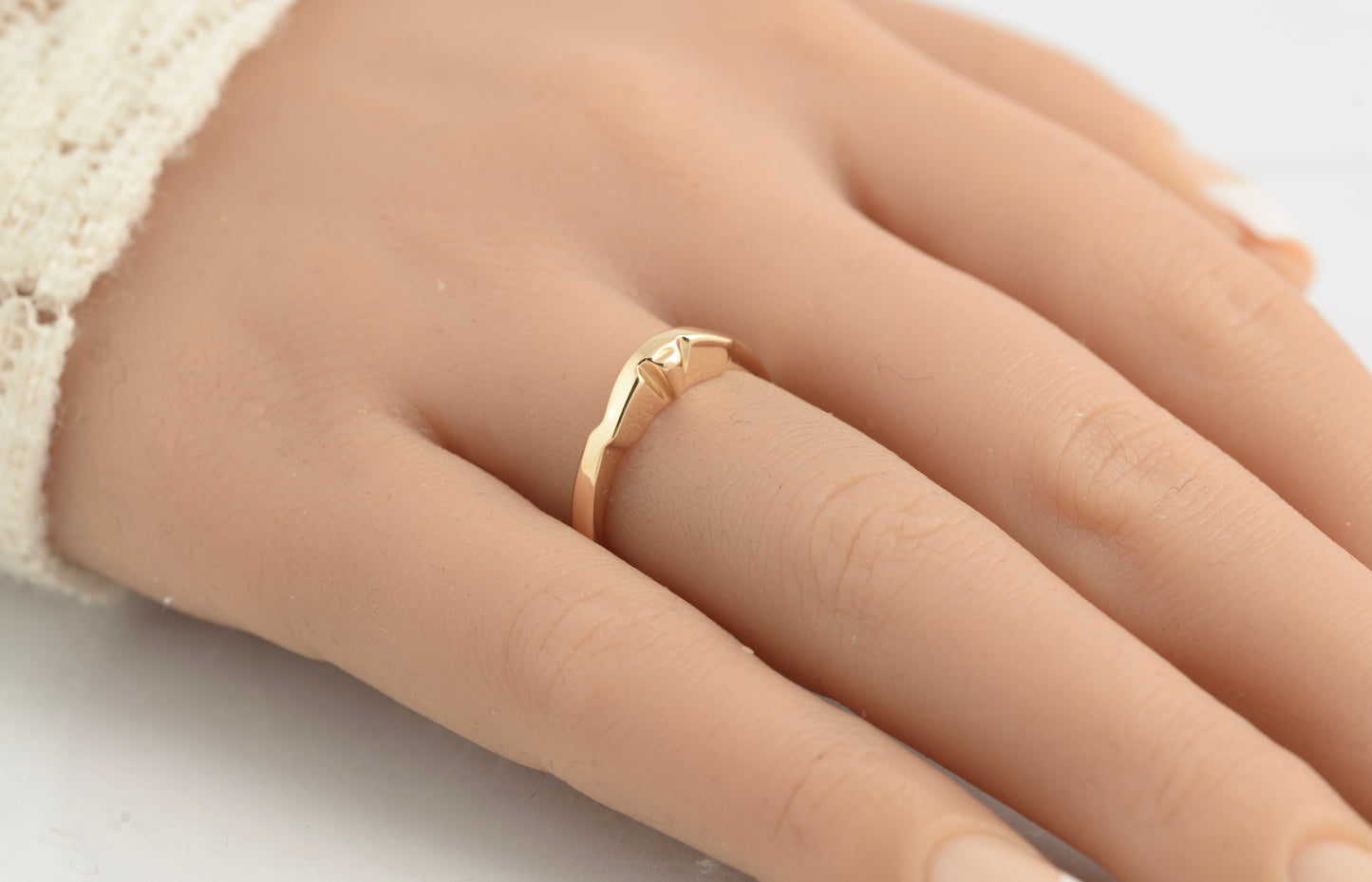 Vintage 14 Carat Solid Yellow Gold Geometric Head Band Ring C.1980's Size M (C2760)