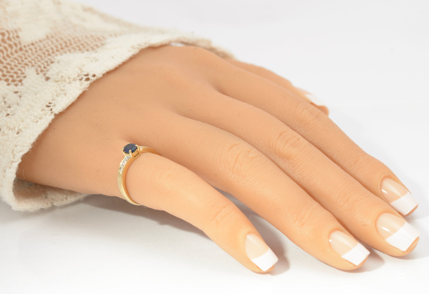 Vintage 18ct Gold Natural Sapphire & Diamond Offset Shoulder Ring UK Size L (C2860)