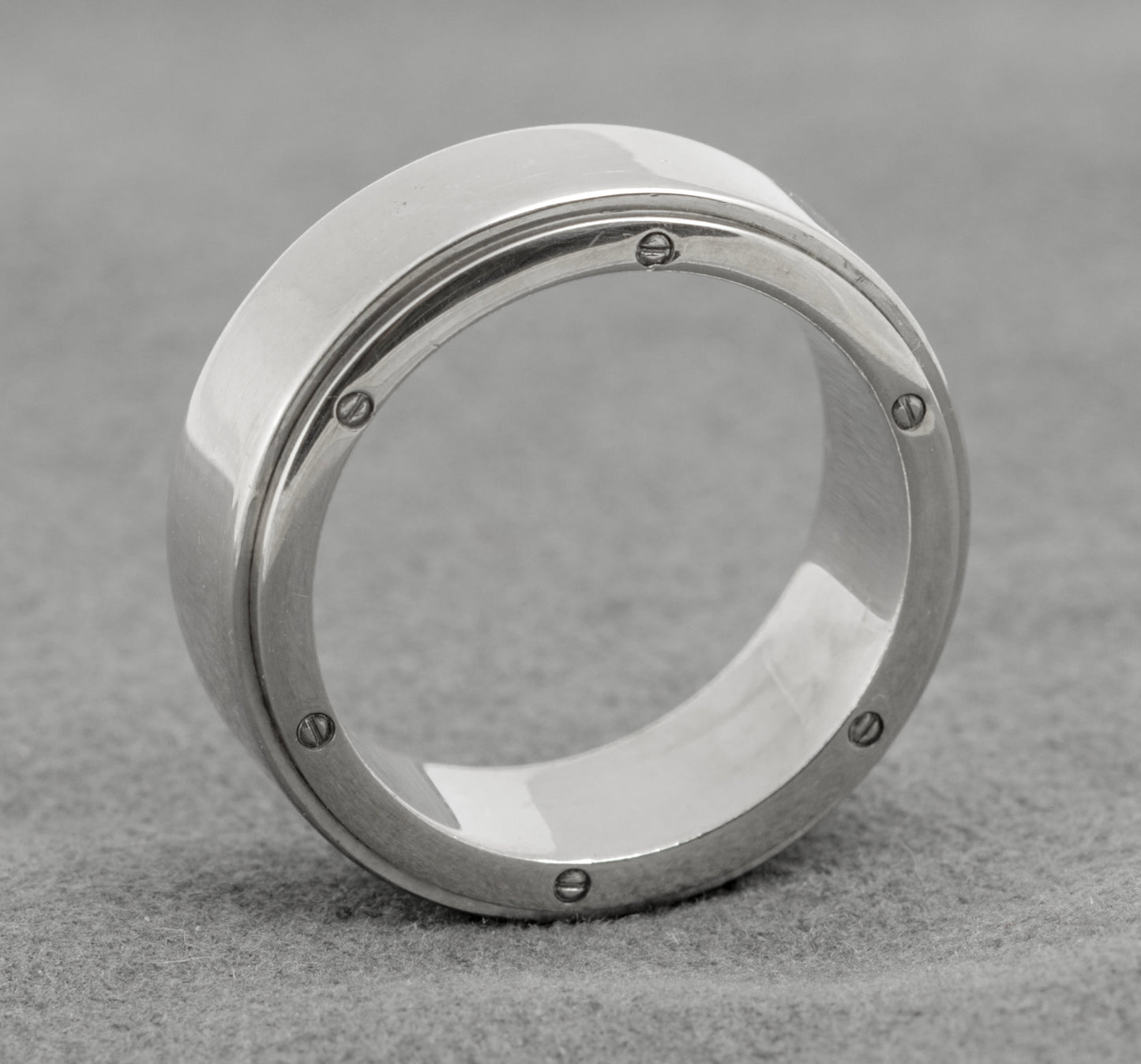 Vintage Tiffany & Co Heavy Sterling Silver Metropolis Screwhead Ring Size V (C2903)
