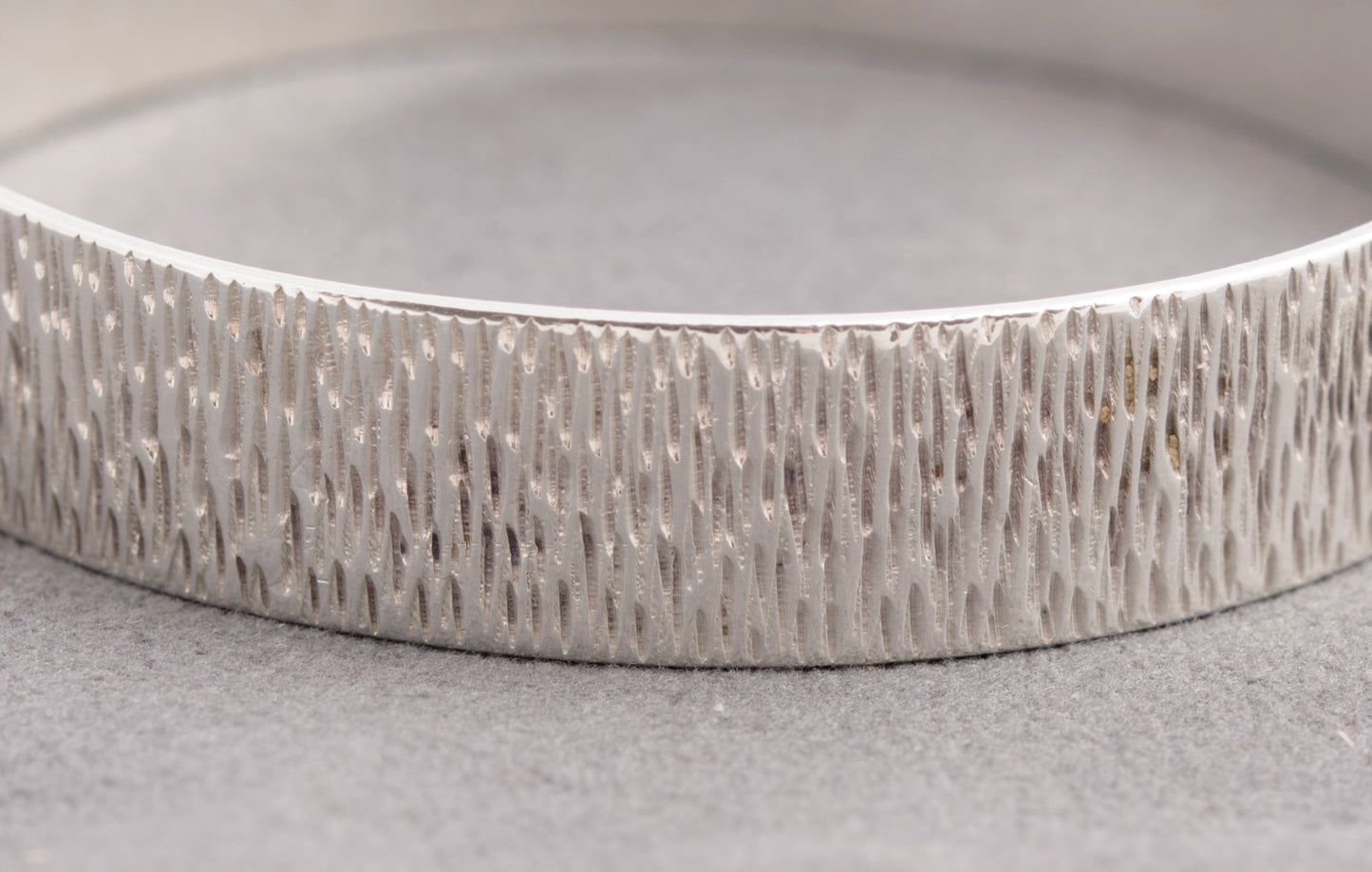 Vintage 1970's Retro Sterling Silver Hinged Bangle Bark Texture S.J Rose (C2919)
