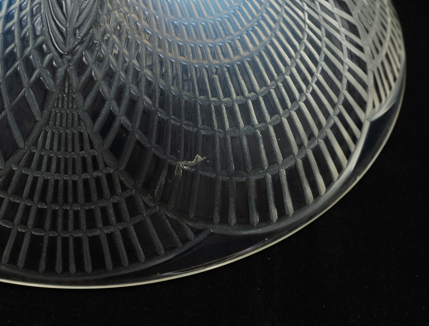 Rene Lalique Coquilles Art Deco French Opalescent Glass Bowl c1925 (Code 2152)