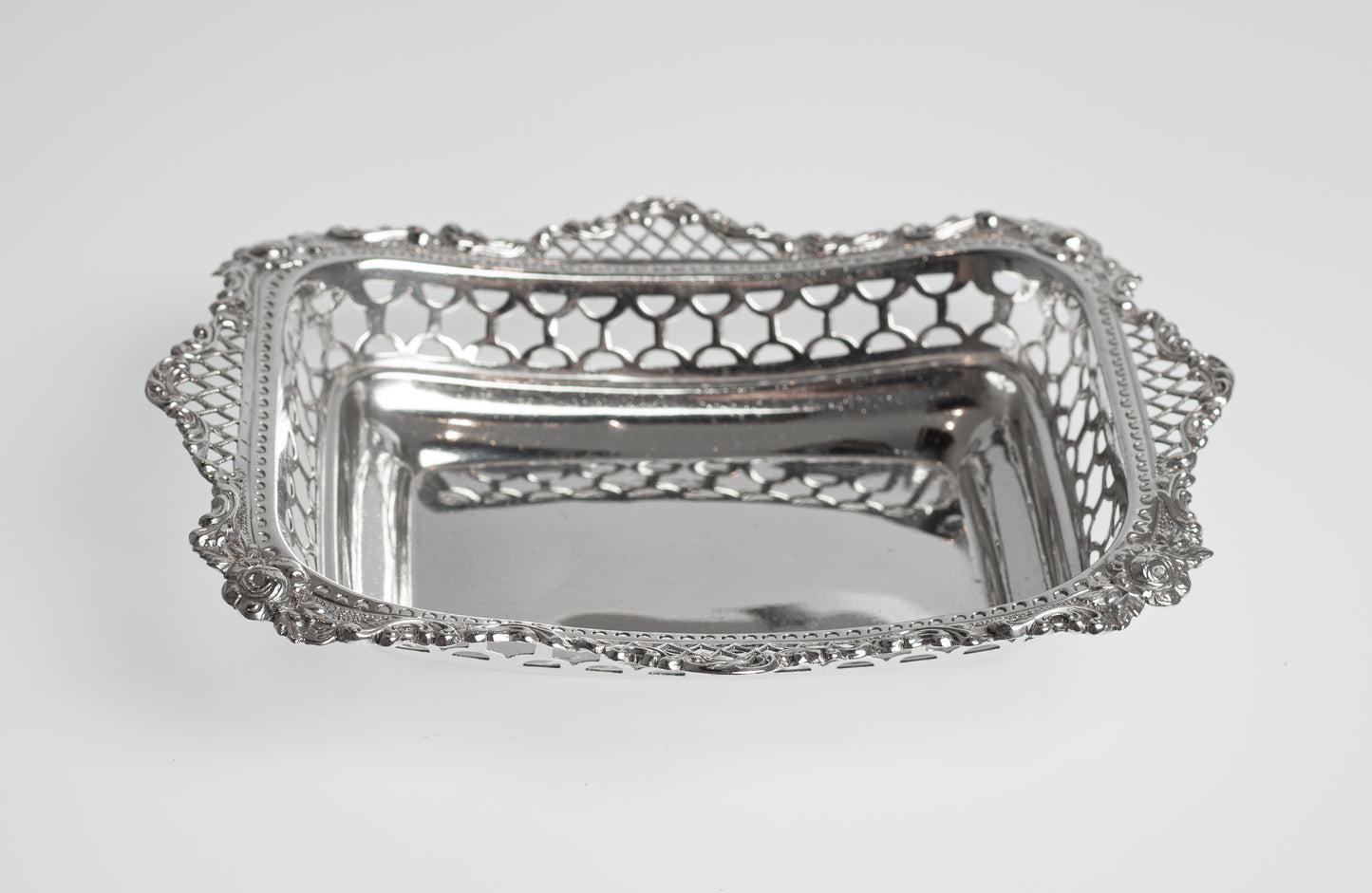 Antique Silver Bonbon Dish - William Comyns London 1897 Pierced Sweetmeat (Code 2321)