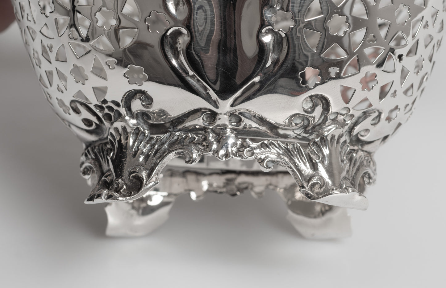 Fine Quality Victorian Silver Pierced Sweetmeat Basket by Joseph Rodgers 1899 (Code 2762)