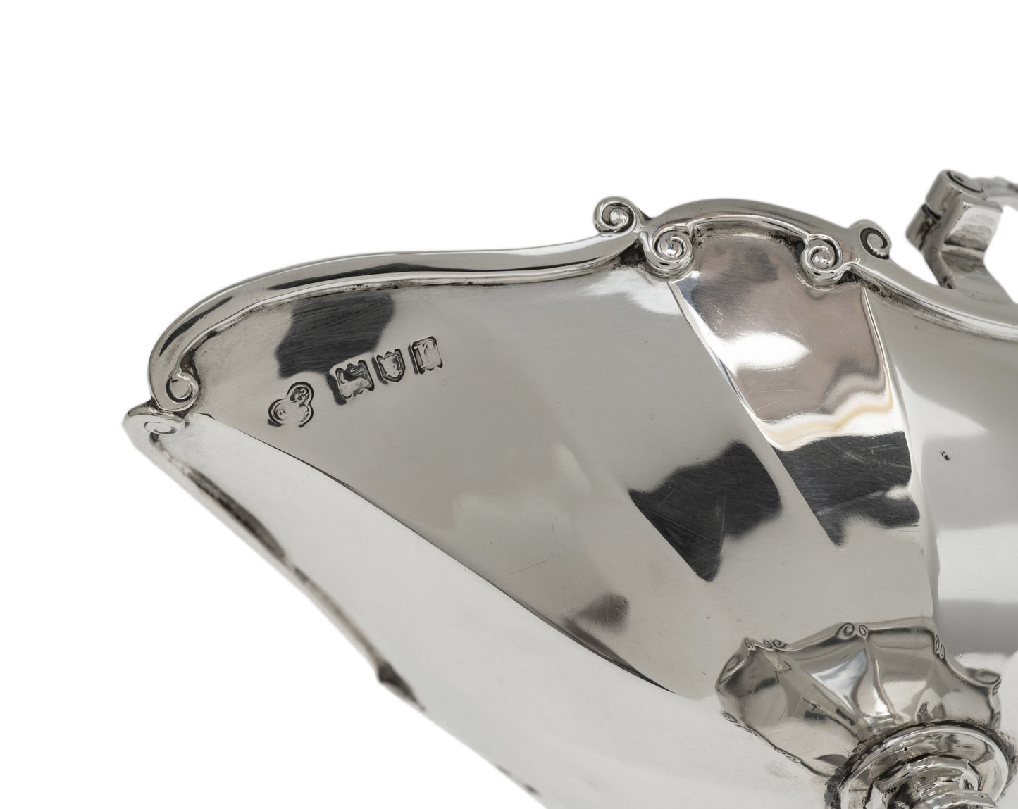 Antique Goldsmiths & Silversmiths Sterling Silver Swing Handle Sweet Basket (2970)