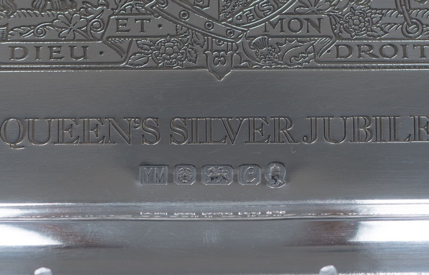 Vintage Solid Sterling Silver Yorkshire Mint Queen Elizabeth II 1977 Jubilee Arms Tray (3045)
