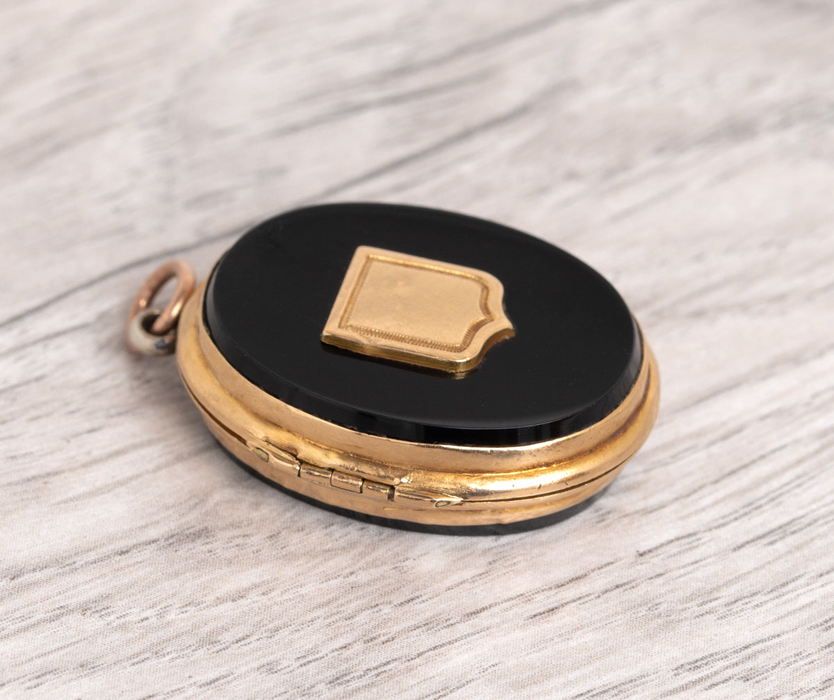 Victorian Antique 22ct Gold & Onyx Mourning Locket With Interior Glazed Panel (Code A1101)