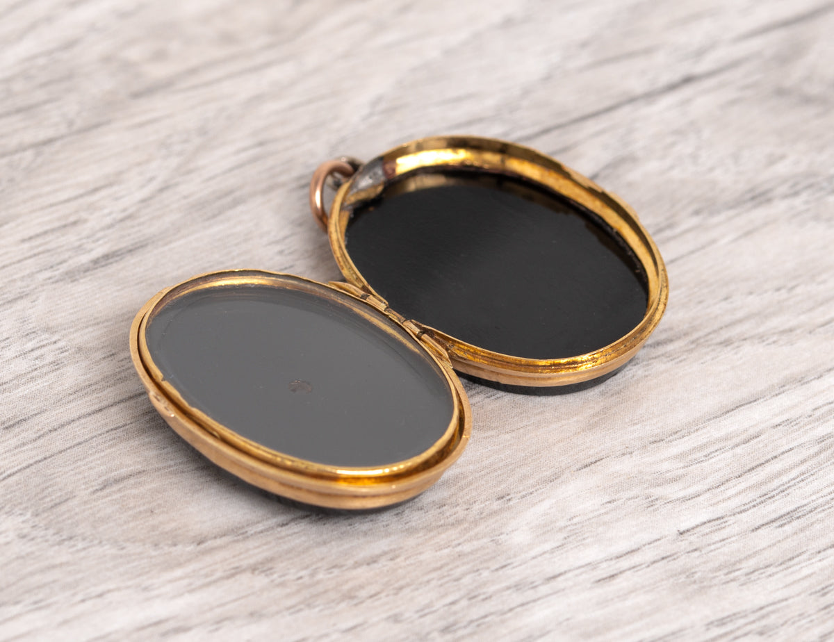 Victorian Antique 22ct Gold & Onyx Mourning Locket With Interior Glazed Panel (Code A1101)