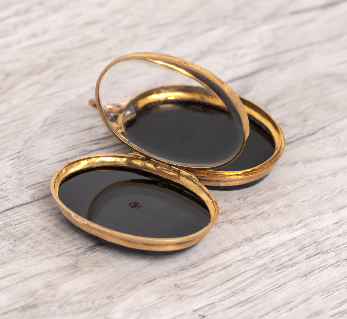 Victorian Antique 22ct Gold & Onyx Mourning Locket With Interior Glazed Panel (Code A1101)