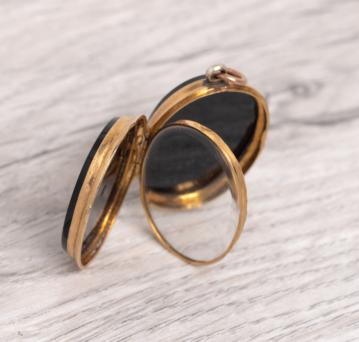 Victorian Antique 22ct Gold & Onyx Mourning Locket With Interior Glazed Panel (Code A1101)
