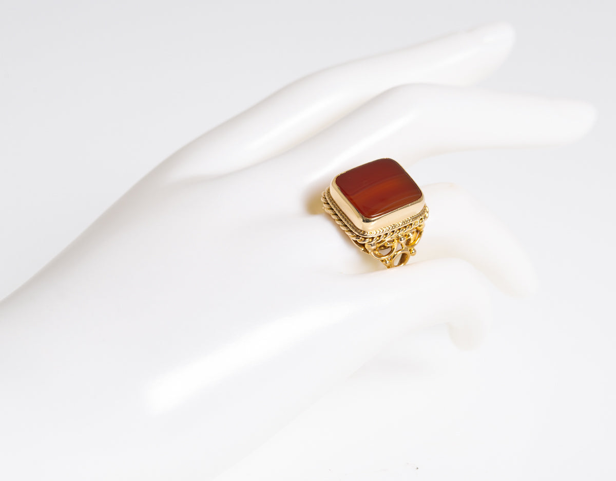 Vintage 9ct Gold Large Signet/Dress Ring Banded Carnelian & Fancy Mount (A1250)