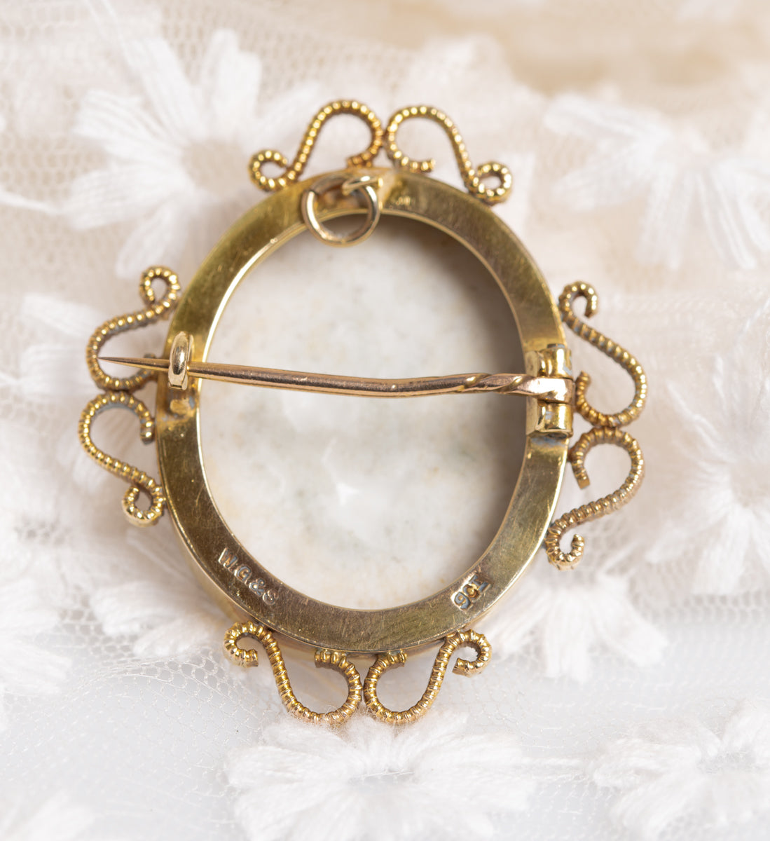 Antique Victorian/Edwardian 9ct 9K Gold & Hand Painted Porcelain Portrait of a Gypsy Girl Brooch/Pin (A1324)