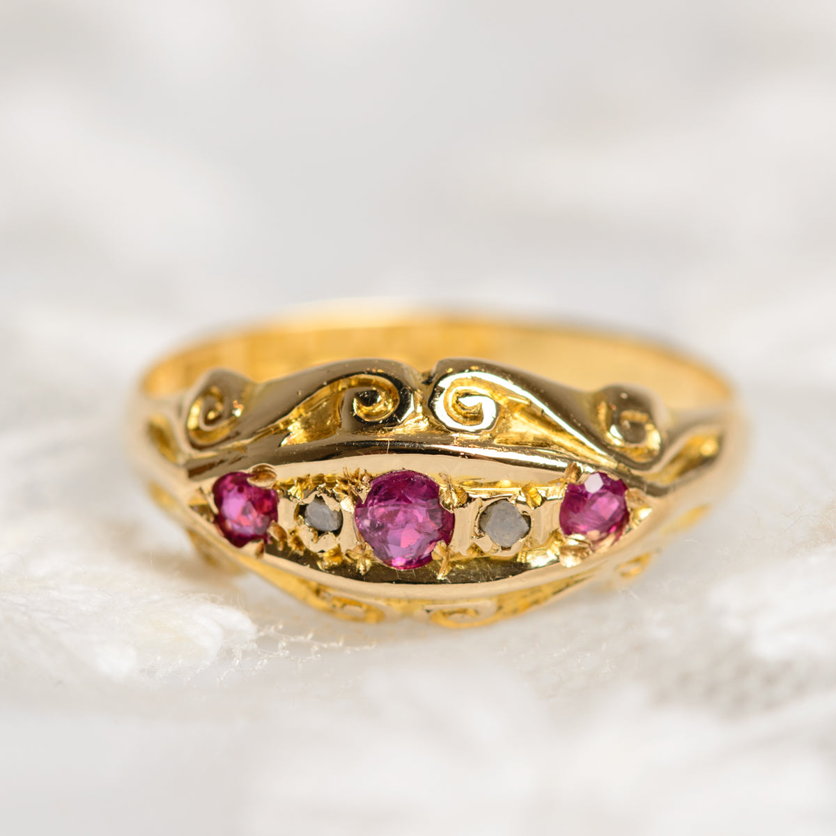 Antique 18ct Gold Ring Ruby & Diamond Set Hallmarked 1917 (A1347)