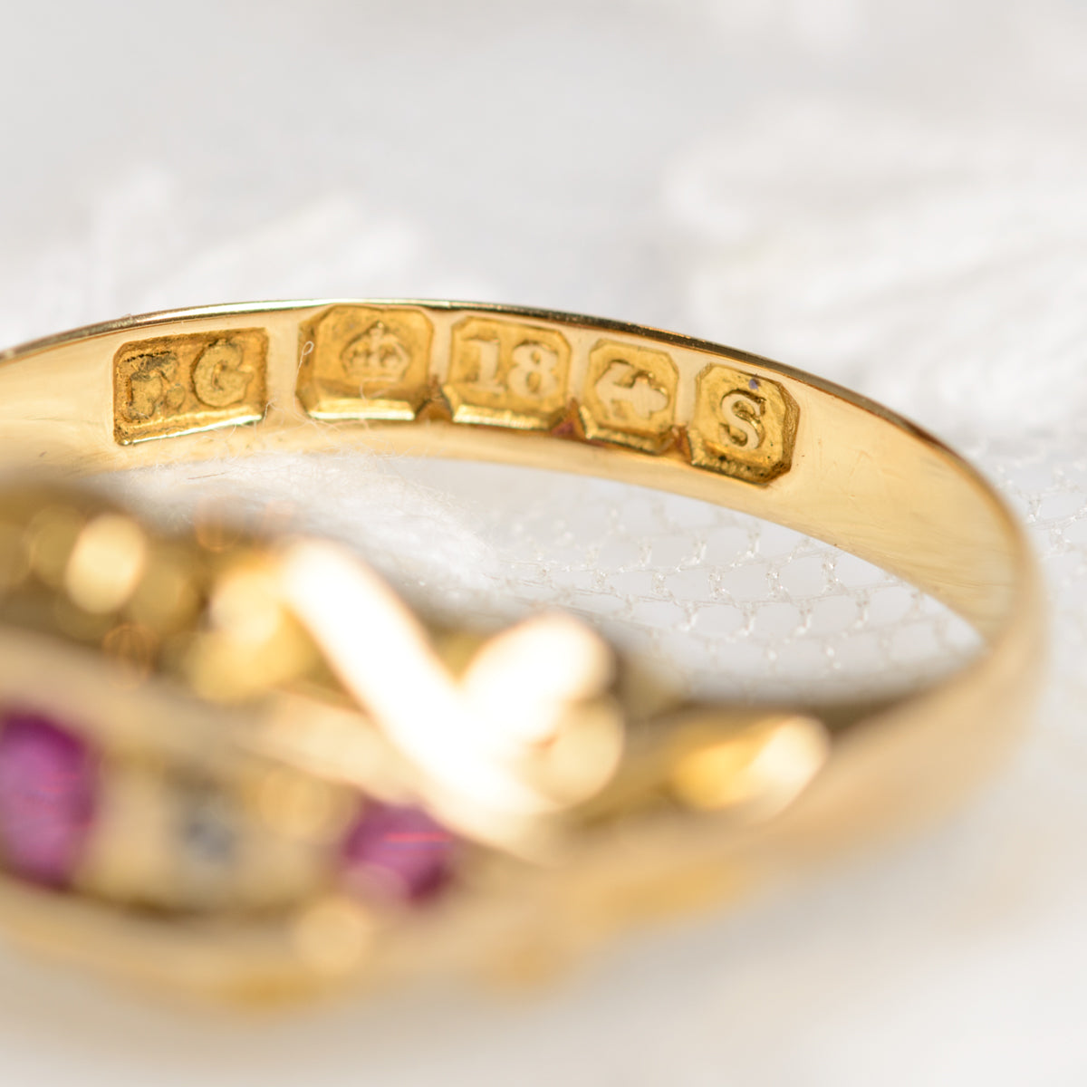 Antique 18ct Gold Ring Ruby & Diamond Set Hallmarked 1917 (A1347)