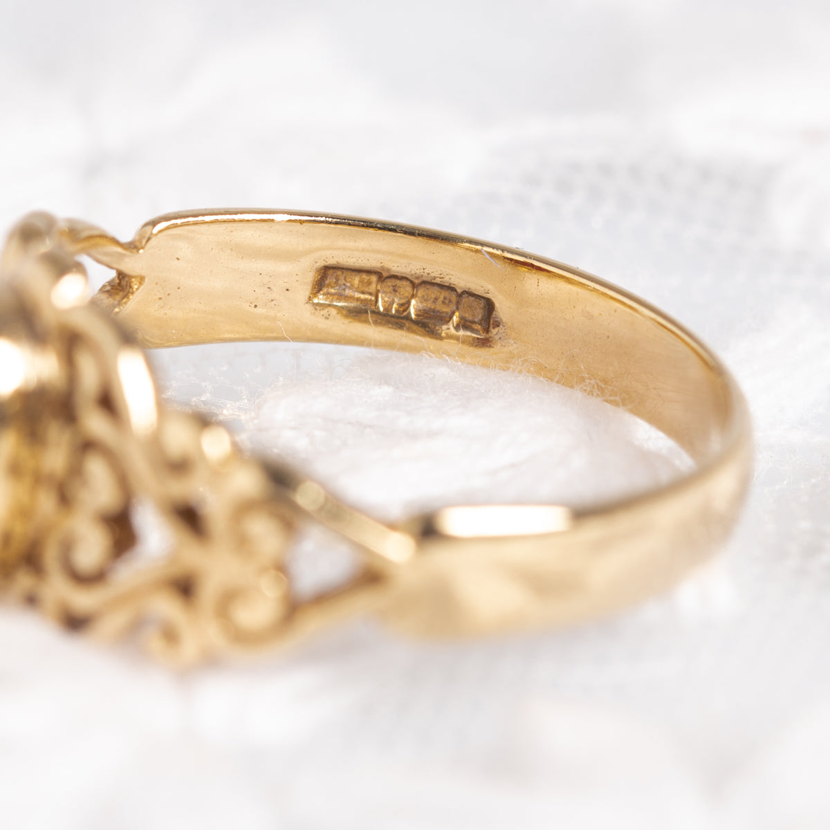 Vintage 9ct Gold Ring With Garnet Gemstone Heart Design Mount (A1355)