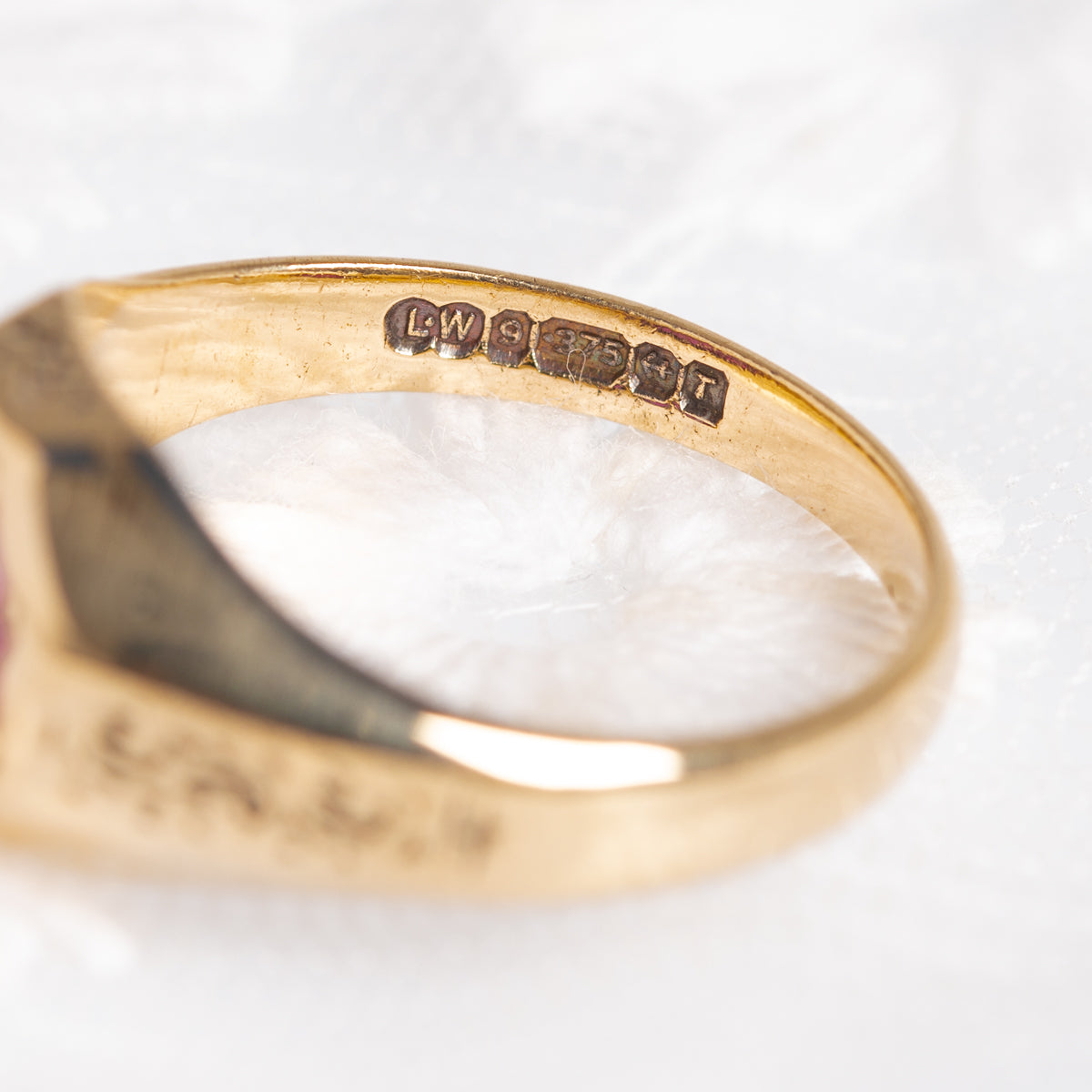 1ct Ruby Gemstone Gold Ring Vintage Estate Jewellery 9ct Gold (A1382)