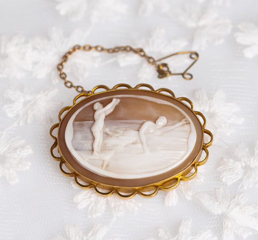 Antique Cameo Brooch / Pin In 9ct Gold Unusual Edwardian Swimmers Subject (A1408)