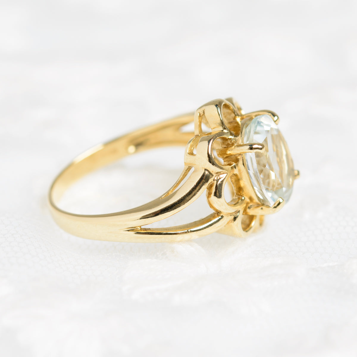 9ct Gold Ladies Dress Ring With 2.4 Carat Aquamarine In Petal Mount Size N (A1427)
