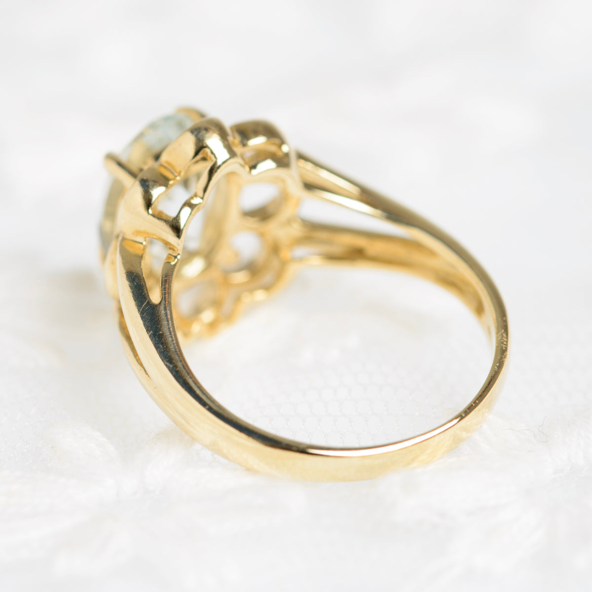 9ct Gold Ladies Dress Ring With 2.4 Carat Aquamarine In Petal Mount Size N (A1427)