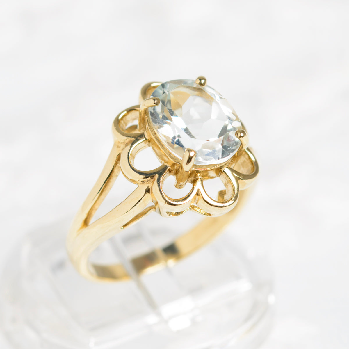 9ct Gold Ladies Dress Ring With 2.4 Carat Aquamarine In Petal Mount Size N (A1427)