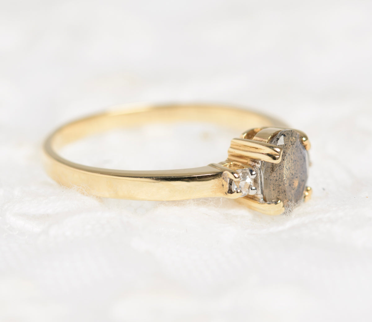 9ct Gold Ring Labradorite Solitaire With Clear Gemstone Accents (A1431)