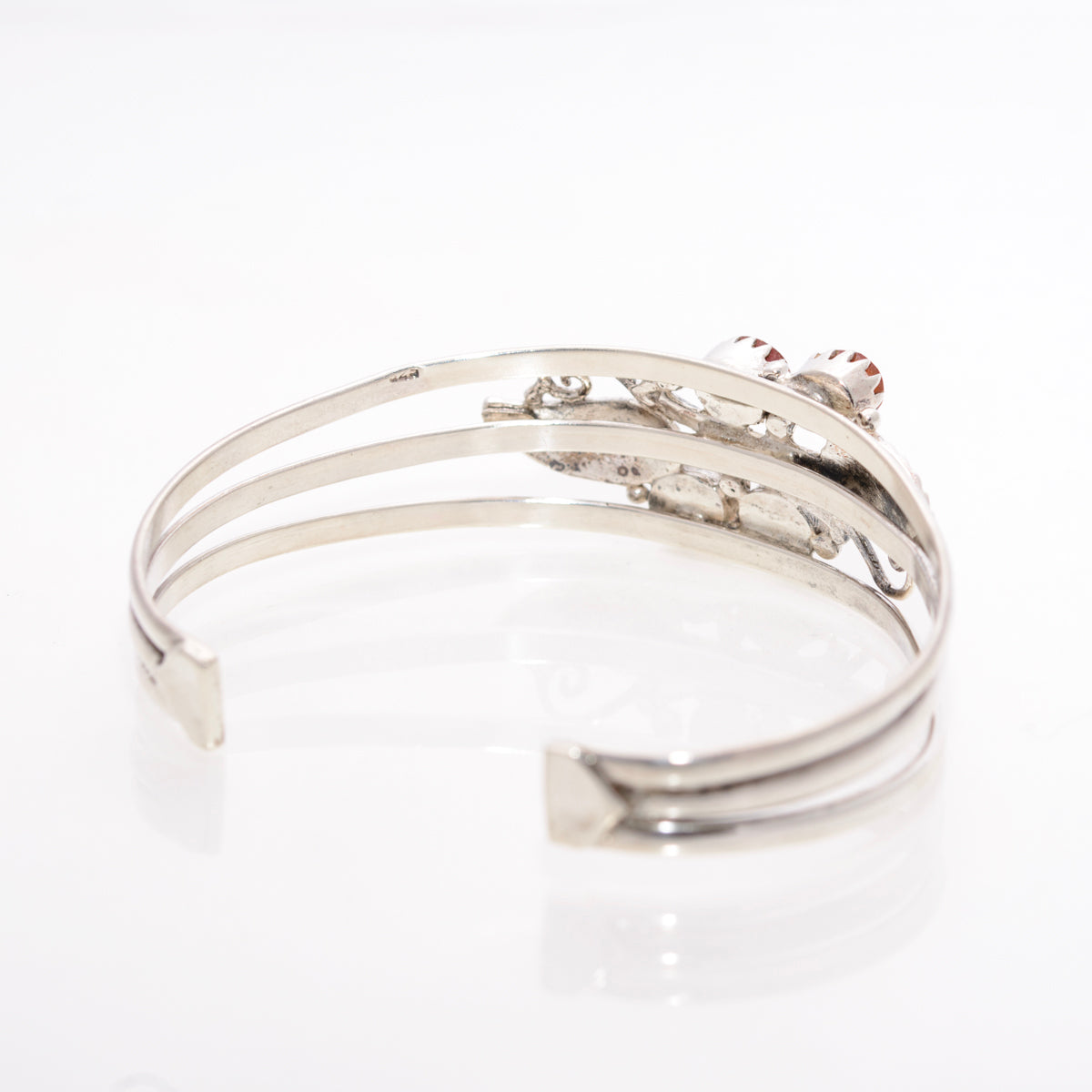 Vintage Sterling Silver Bangle/Bracelet Hand Made Leaves & Carnelian Gemstones (A1449)