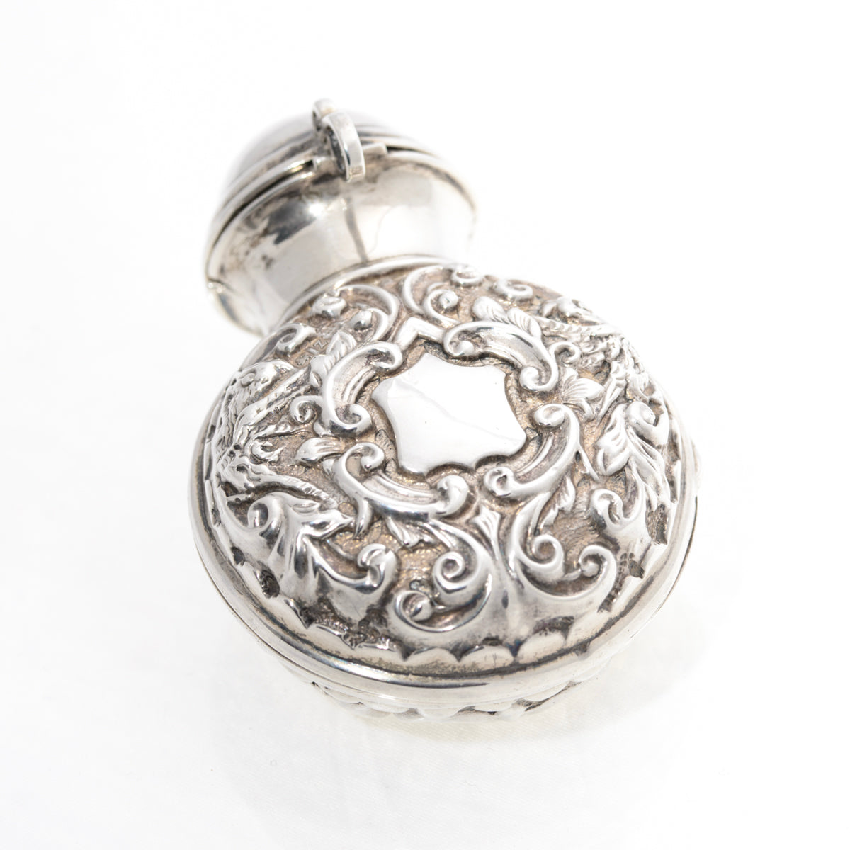 Antique Silver Repousse Folding Cased Scent/Smelling Salts Glass Bottle (A1453)