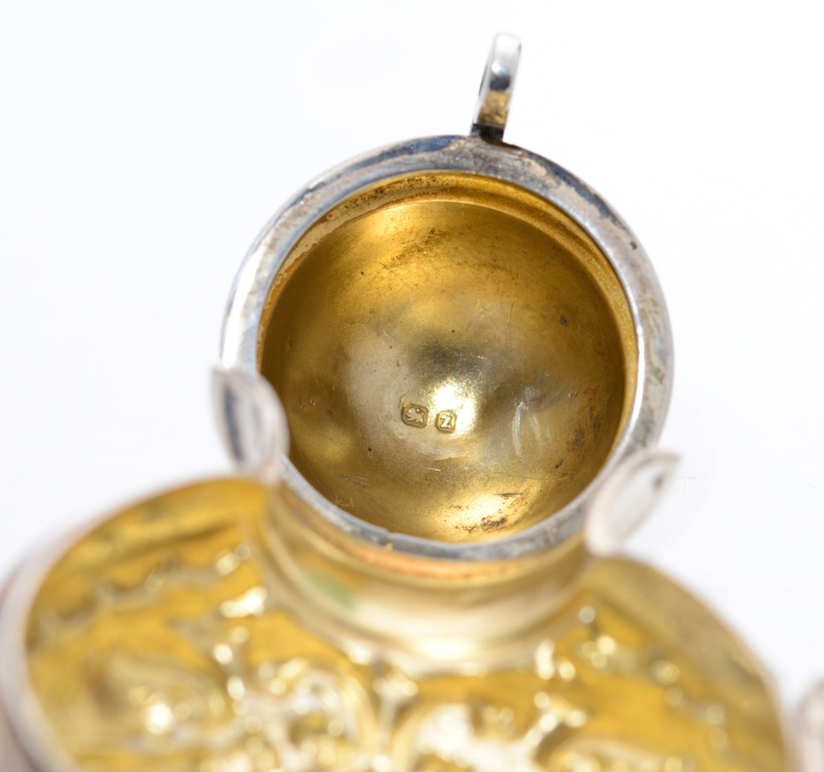 Antique Silver Repousse Folding Cased Scent/Smelling Salts Glass Bottle (A1453)