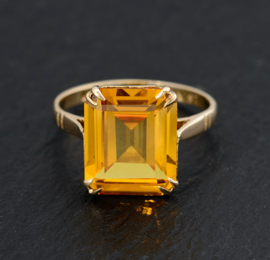 Vintage 1960's Gemstone Ring With 7.75ct Lab-Created Sapphire In 9ct Gold (A1464)