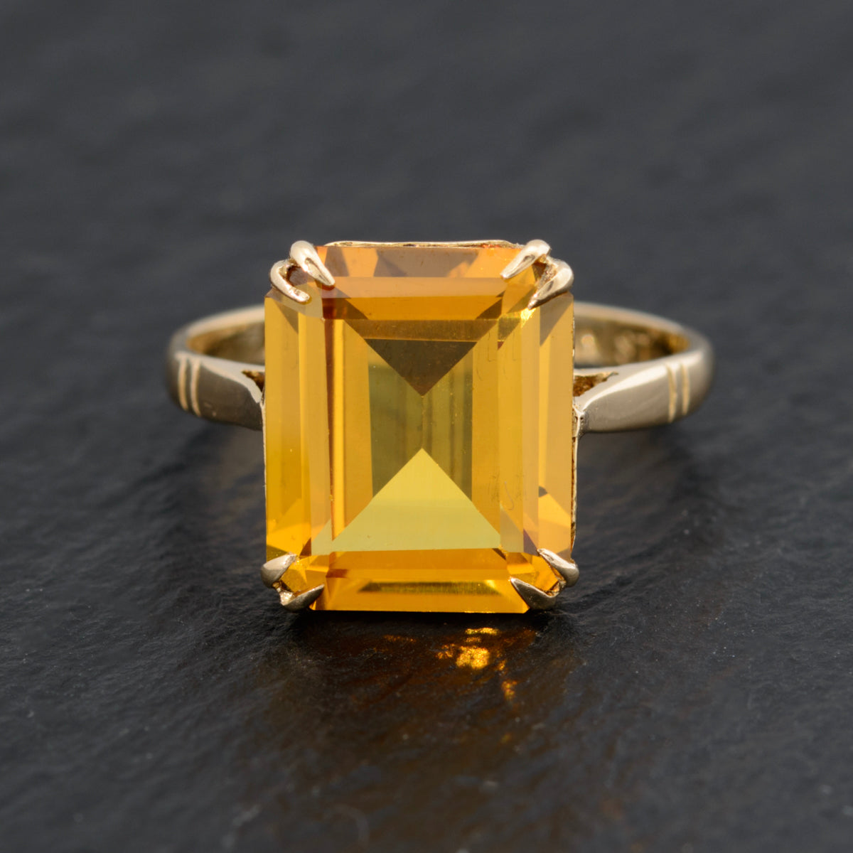 Vintage 1960's Gemstone Ring With 7.75ct Lab-Created Sapphire In 9ct Gold (A1464)
