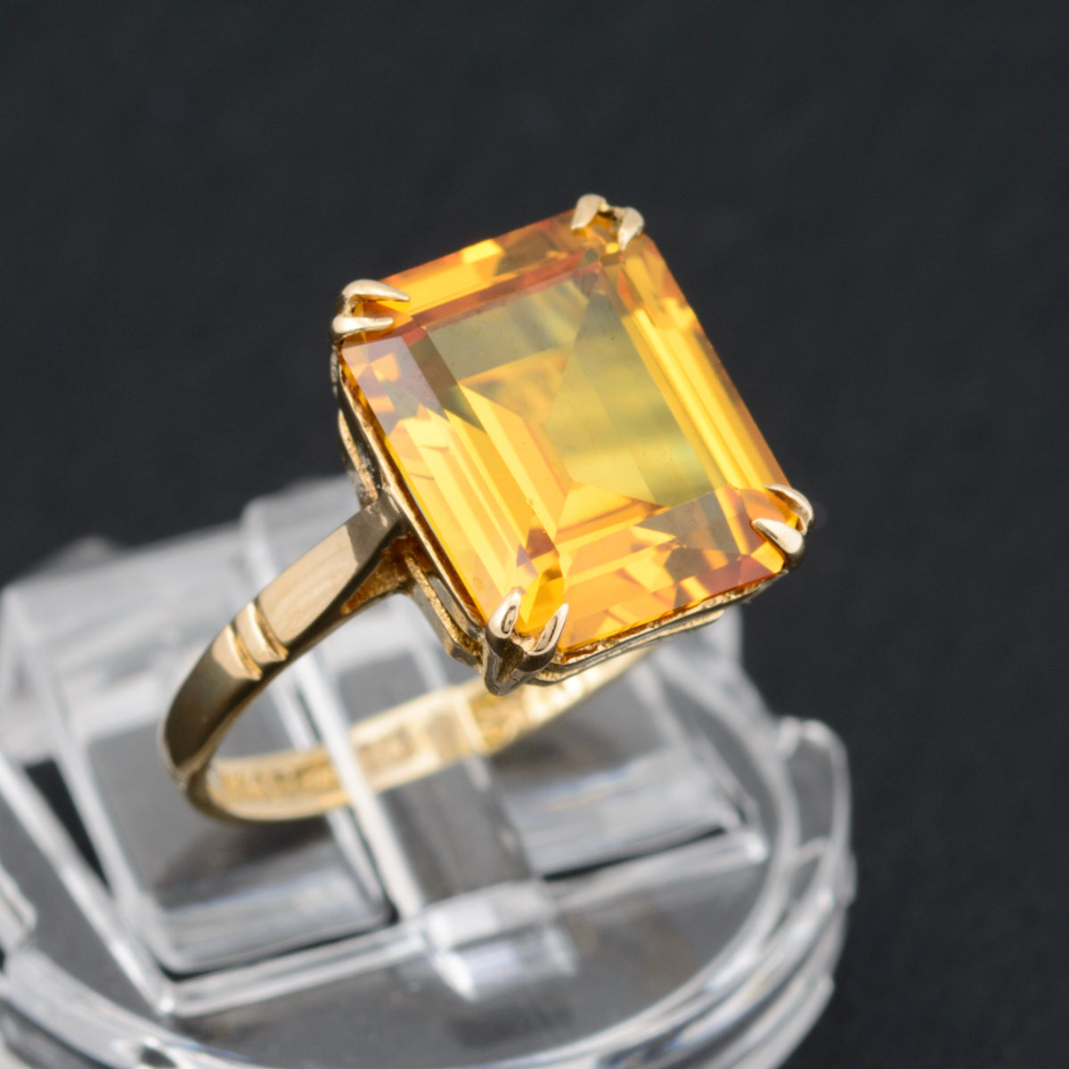 Vintage 1960's Gemstone Ring With 7.75ct Lab-Created Sapphire In 9ct Gold (A1464)